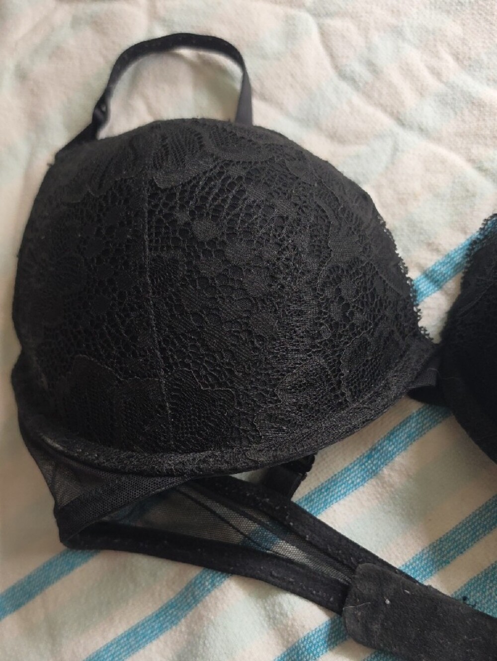 Women's Black Lace Push-Up Bra - Classic Support - Picture 4 of 7